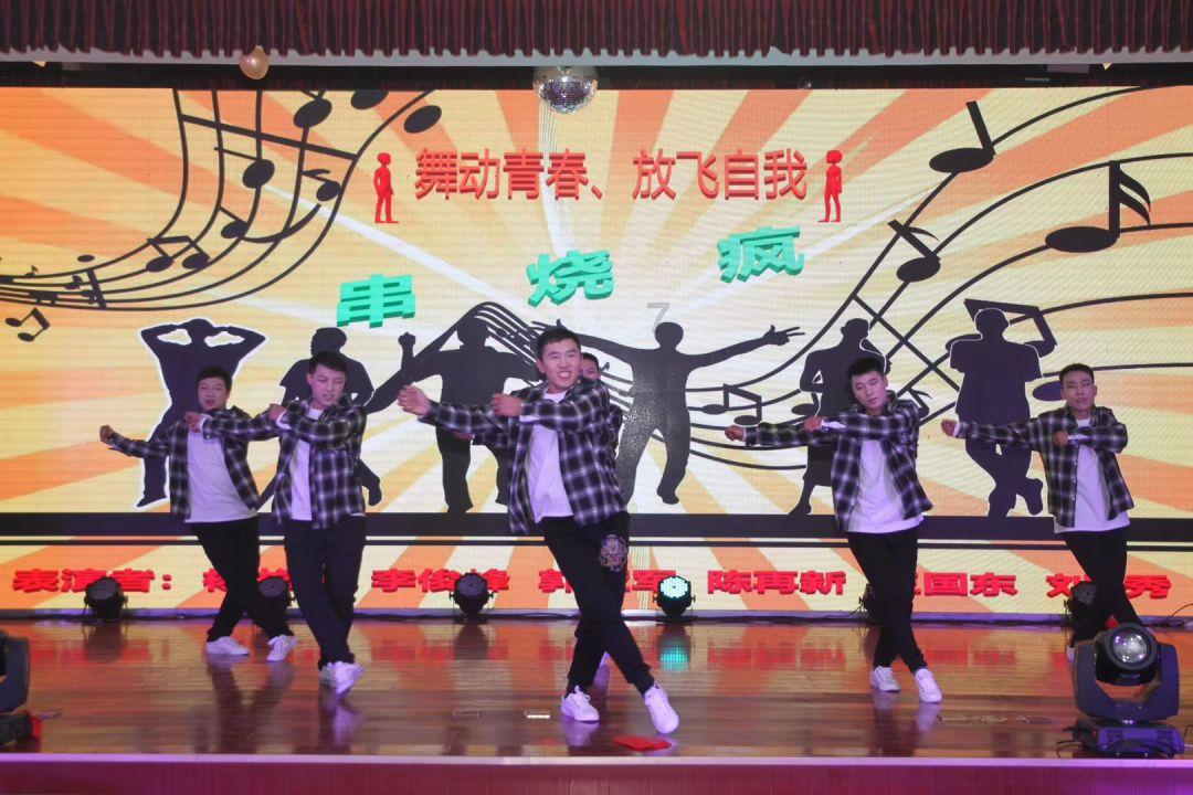 张维为：年轻一代正重新确立中国人自己的审美权